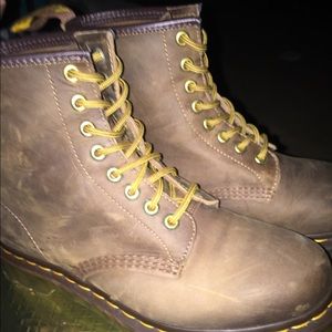 Dr. Martens women leather boots Crazy Horse 1460